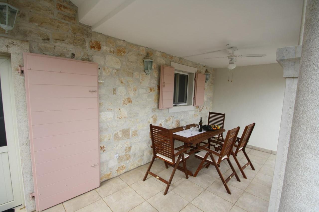 Apartment Marija Kastelir Exterior photo
