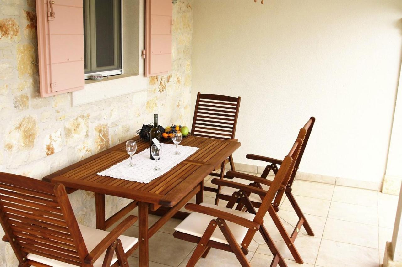 Apartment Marija Kastelir Exterior photo