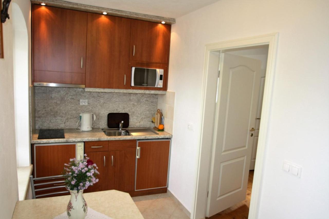 Apartment Marija Kastelir Exterior photo